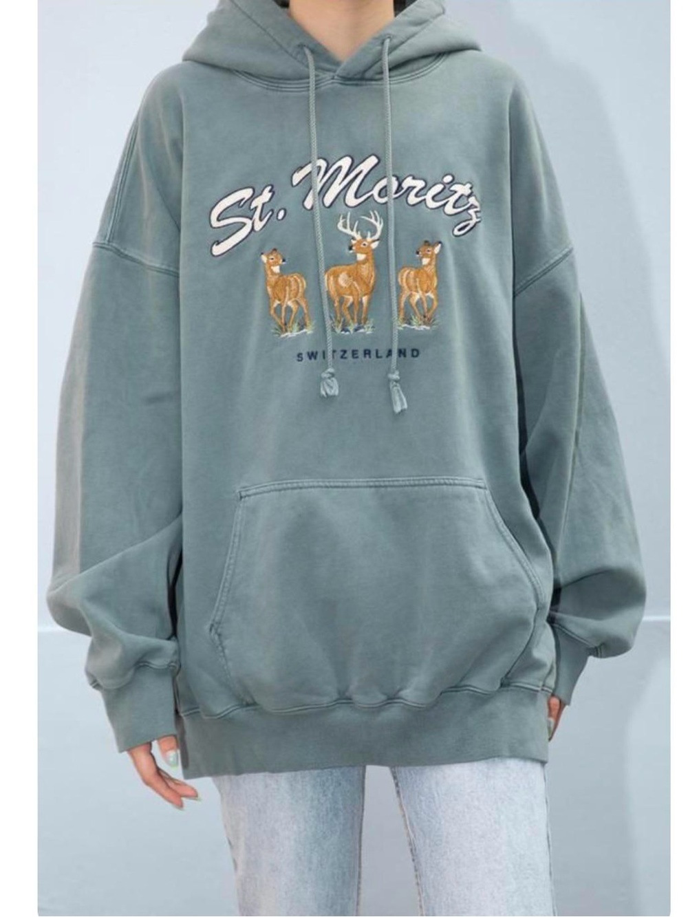 Brandy Melville St Moritz Sweatshirt Embroidered Deer One Size 
(Ago A-1)